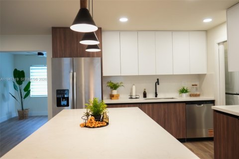 House in Tamarac, Florida 3 bedrooms № 2003268 - photo 2