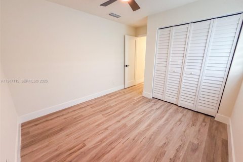 House in Tamarac, Florida 3 bedrooms № 2003268 - photo 13