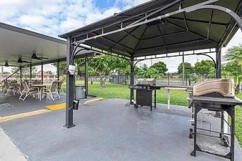 House in Tamarac, Florida 3 bedrooms № 2003268 - photo 24