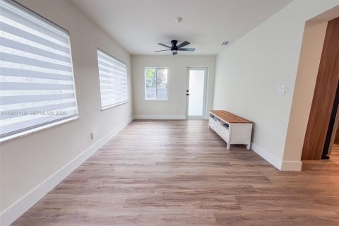 House in Tamarac, Florida 3 bedrooms № 2003268 - photo 8