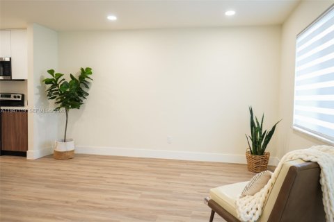 House in Tamarac, Florida 3 bedrooms № 2003268 - photo 6