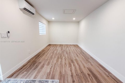 House in Tamarac, Florida 3 bedrooms № 2003268 - photo 16