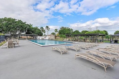 House in Tamarac, Florida 3 bedrooms № 2003268 - photo 23