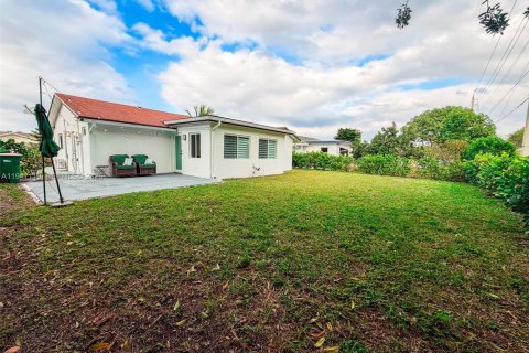 House in Tamarac, Florida 3 bedrooms № 2003268 - photo 20