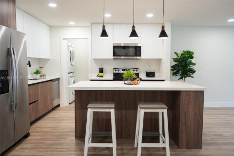 House in Tamarac, Florida 3 bedrooms № 2003268