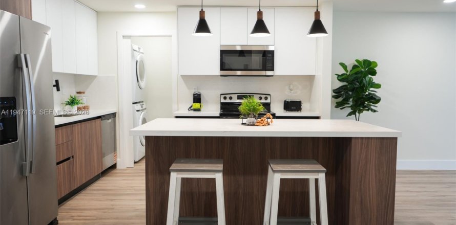 House in Tamarac, Florida 3 bedrooms № 2003268