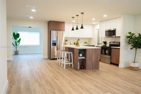 House in Tamarac, Florida 3 bedrooms № 2003268 - photo 4