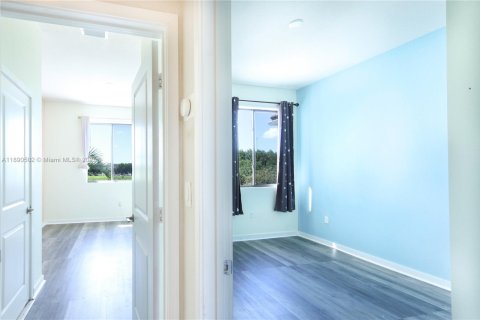 Снять в аренду таунхаус в Хомстед, Флорида 3 спальни, 142.14м2, № 1943515 - фото 24