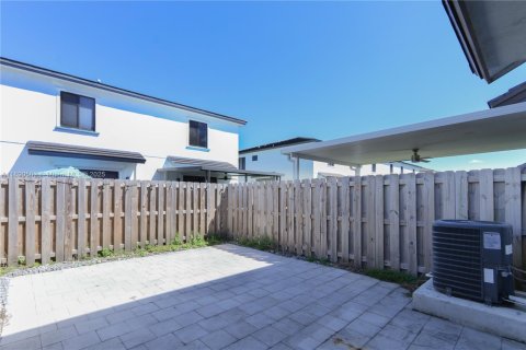 Снять в аренду таунхаус в Хомстед, Флорида 3 спальни, 142.14м2, № 1943515 - фото 19