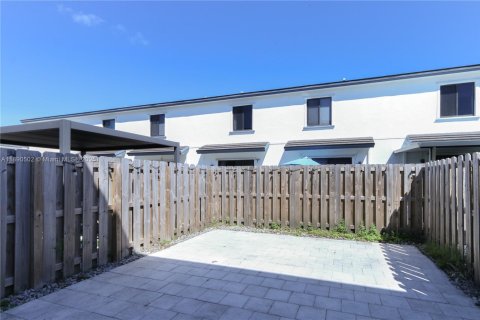 Снять в аренду таунхаус в Хомстед, Флорида 3 спальни, 142.14м2, № 1943515 - фото 20