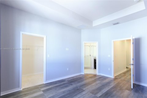 Снять в аренду таунхаус в Хомстед, Флорида 3 спальни, 142.14м2, № 1943515 - фото 30