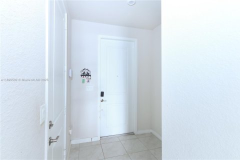 Снять в аренду таунхаус в Хомстед, Флорида 3 спальни, 142.14м2, № 1943515 - фото 6