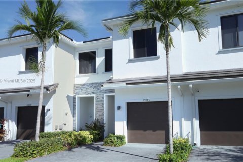 Снять в аренду таунхаус в Хомстед, Флорида 3 спальни, 142.14м2, № 1943515 - фото 4