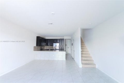 Снять в аренду таунхаус в Хомстед, Флорида 3 спальни, 142.14м2, № 1943515 - фото 13