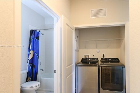 Снять в аренду таунхаус в Хомстед, Флорида 3 спальни, 142.14м2, № 1943515 - фото 23