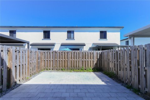 Снять в аренду таунхаус в Хомстед, Флорида 3 спальни, 142.14м2, № 1943515 - фото 17