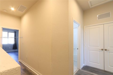 Снять в аренду таунхаус в Хомстед, Флорида 3 спальни, 142.14м2, № 1943515 - фото 21