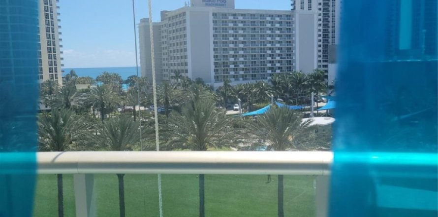 Condo in Sunny Isles Beach, Florida, 1 bedroom № 1098950