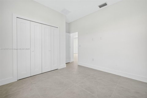 Casa en venta en Lehigh Acres, Florida, 3 dormitorios, 142.6 m2 № 2017291 - foto 27