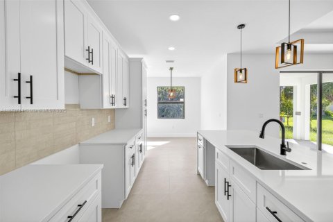 Casa en venta en Lehigh Acres, Florida, 3 dormitorios, 142.6 m2 № 2017291 - foto 12