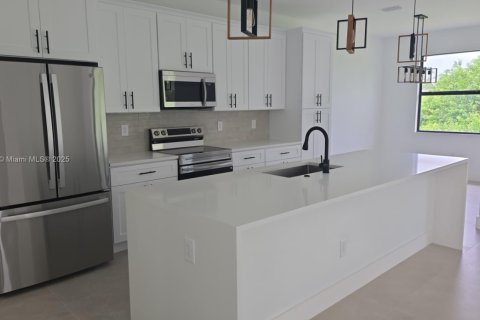 Casa en venta en Lehigh Acres, Florida, 3 dormitorios, 142.6 m2 № 2017291 - foto 7