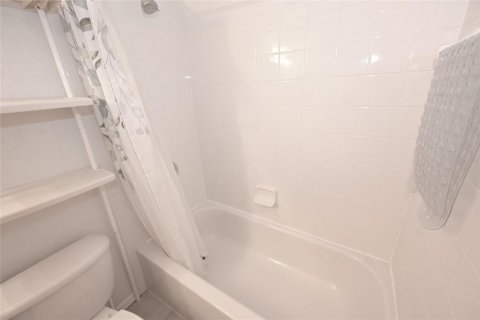 Condominio en alquiler en Sarasota, Florida, 2 dormitorios, 113.71 m2 № 1618302 - foto 18
