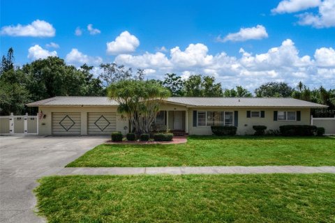 House in Sebring, Florida 3 bedrooms, 205.59 sq.m. № 1766238 - photo 1
