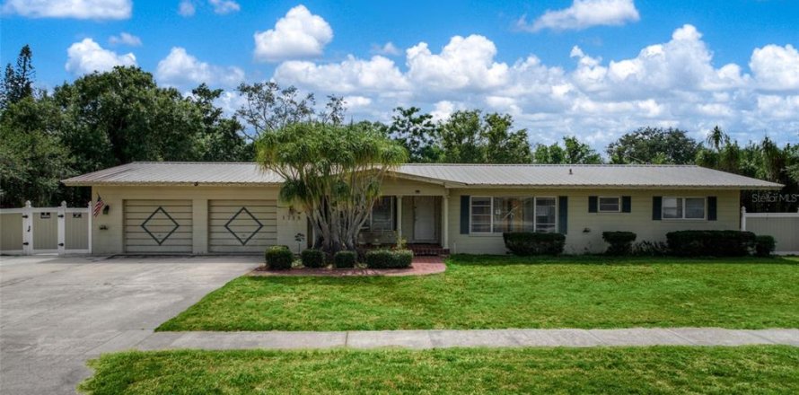 House in Sebring, Florida 3 bedrooms, 205.59 sq.m. № 1766238