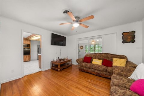 House in Sebring, Florida 3 bedrooms, 205.59 sq.m. № 1766238 - photo 9