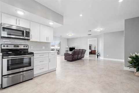 Condo in Dania Beach, Florida, 3 bedrooms  № 1726422 - photo 25