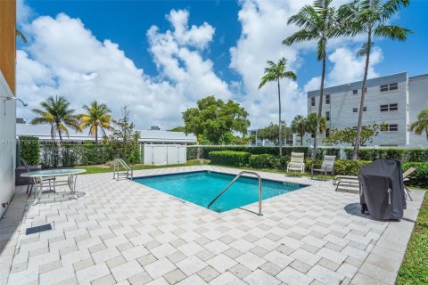 Condo in Dania Beach, Florida, 3 bedrooms  № 1726422 - photo 24
