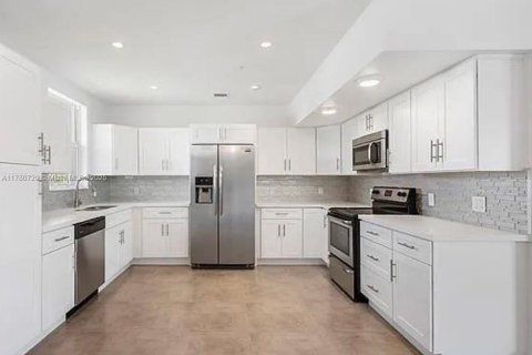 Condo in Dania Beach, Florida, 3 bedrooms  № 1726422 - photo 2