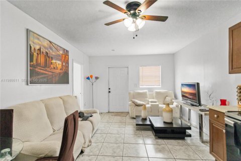 Купить коммерческую недвижимость в Майами-Гарденс, Флорида 240.62м2, № 2044819 - фото 26