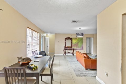 Купить коммерческую недвижимость в Майами-Гарденс, Флорида 240.62м2, № 2044819 - фото 6