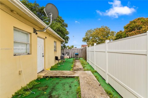 Купить коммерческую недвижимость в Майами-Гарденс, Флорида 240.62м2, № 2044819 - фото 19