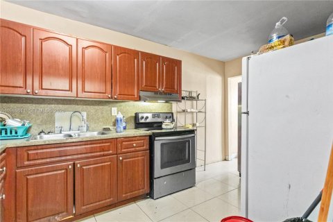 Купить коммерческую недвижимость в Майами-Гарденс, Флорида 240.62м2, № 2044819 - фото 7