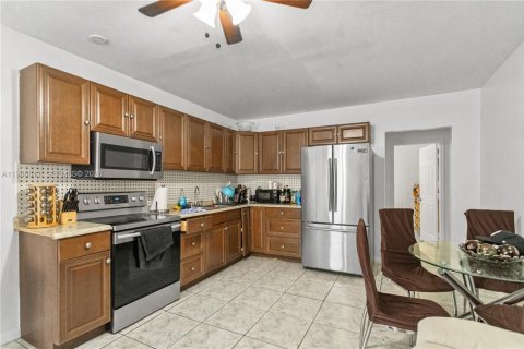 Купить коммерческую недвижимость в Майами-Гарденс, Флорида 240.62м2, № 2044819 - фото 22