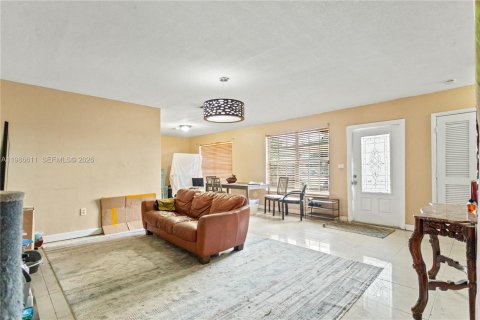 Купить коммерческую недвижимость в Майами-Гарденс, Флорида 240.62м2, № 2044819 - фото 3