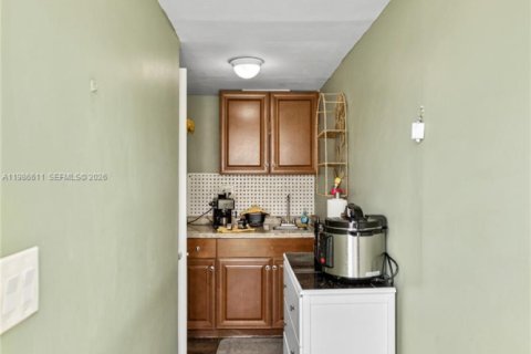 Купить коммерческую недвижимость в Майами-Гарденс, Флорида 240.62м2, № 2044819 - фото 13