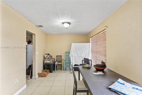 Купить коммерческую недвижимость в Майами-Гарденс, Флорида 240.62м2, № 2044819 - фото 5