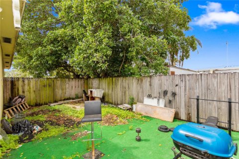 Купить коммерческую недвижимость в Майами-Гарденс, Флорида 240.62м2, № 2044819 - фото 20