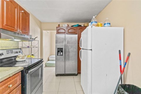 Купить коммерческую недвижимость в Майами-Гарденс, Флорида 240.62м2, № 2044819 - фото 8