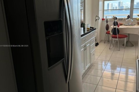 Condo in Sunny Isles Beach, Florida, 2 bedrooms  № 1938247 - photo 5