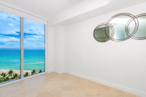 Condominio en venta en Sunny Isles Beach, Florida, 3 dormitorios, 176.51 m2 № 2434033 - foto 13