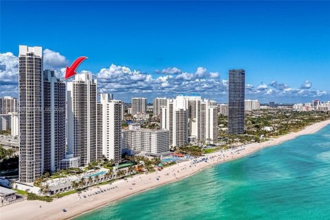 Condominio en Sunny Isles Beach, Florida, 3 dormitorios  № 2434033