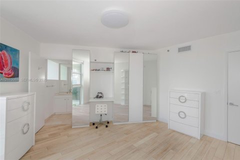 Condominio en venta en Sunny Isles Beach, Florida, 3 dormitorios, 176.51 m2 № 2434033 - foto 17