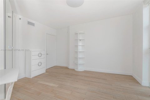 Condominio en venta en Sunny Isles Beach, Florida, 3 dormitorios, 176.51 m2 № 2434033 - foto 18