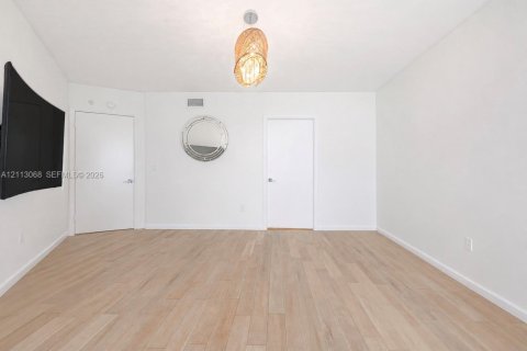 Condominio en venta en Sunny Isles Beach, Florida, 3 dormitorios, 176.51 m2 № 2434033 - foto 22