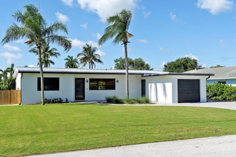House in Lake Clarke Shores, Florida 3 bedrooms, 134.06 sq.m. № 2087468