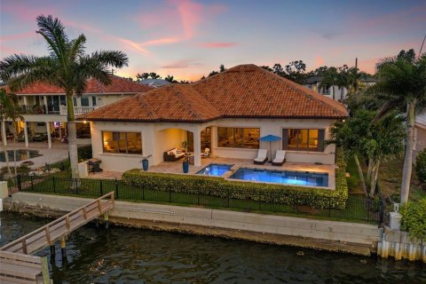 Casa en venta en Saint Petersburg, Florida, 4 dormitorios, 379.69 m2 № 1777521 - foto 16